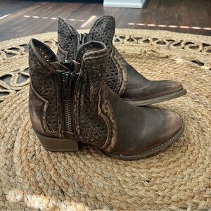 Circle G by Corral Ladies Brown Cutout Shortie Boots Q5019 Size 7.5